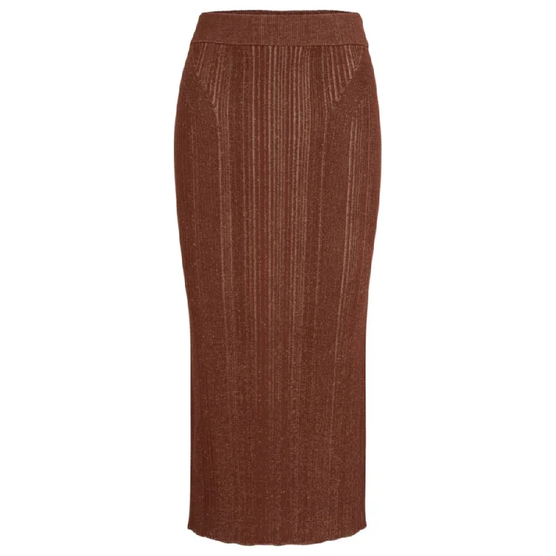 Knitted pencil skirt with ribbed structure